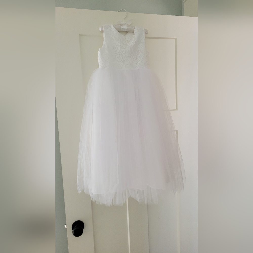 Girls size 6 white formal dress, flower girl dress